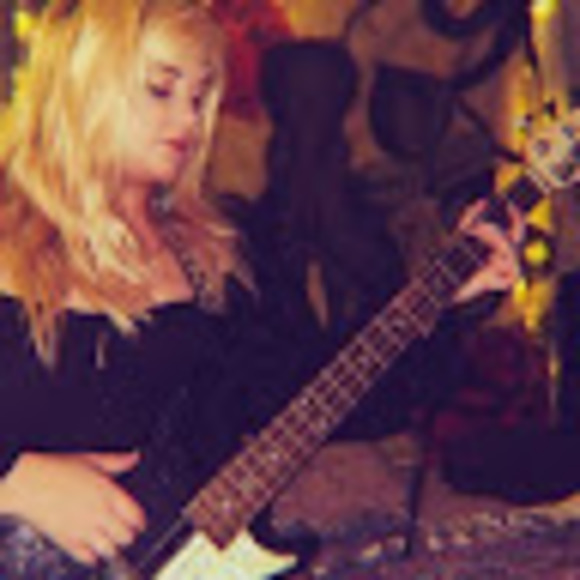 Meet your Posher, Maranda - Picture 1 of 3